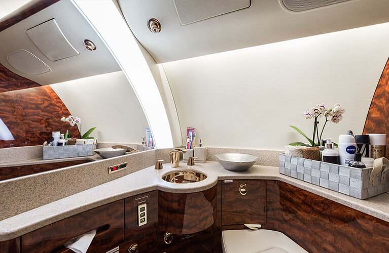 challenger 850 luxury jet private charter